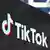 TikTok-Logo vor dem US-Firmensitz in Kalifornien, USA 